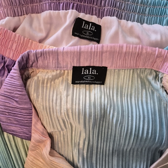 Dressed in Lala Ćest la Vie Plissé Skirt Set in Rainbow Daydream - Picture 5 of 10